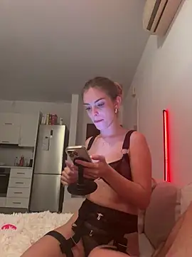 Snapshot of MrAndMrsSavage chatting on 11-21-25, 10:30 MrAndMrsSavage online show from 11-21-25, 10:30