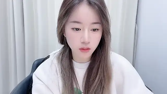 chloe-01 online show from 12-22-24, 12:16