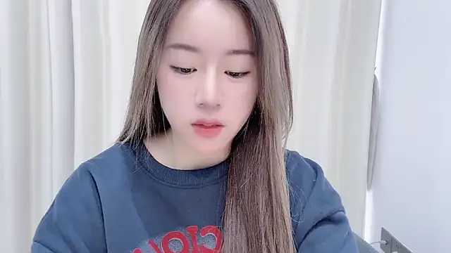 chloe-01 online show from 12-24-24, 04:22