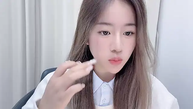 chloe-01 online show from 01-22-25, 12:27