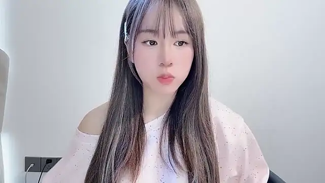 chloe-01 online show from 11-30-25, 04:05