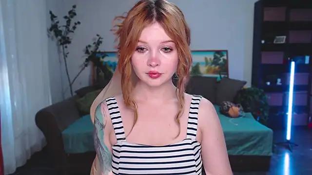 Snapshot of SYKE chatting on 10-17-25, 04:15 SYKE online show from 10-17-25, 04:15