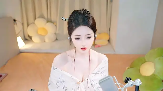 Snapshot of Eimile chatting on 12-08-24, 06:06 Eimile online show from 12-08-24, 06:06