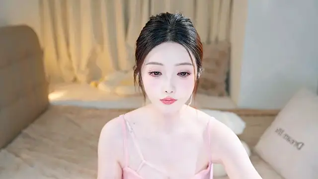 Snapshot of Eimile chatting on 03-07-25, 03:07 Eimile online show from 03-07-25, 03:07