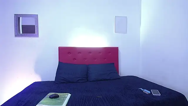 issa kitty online show from 12-13-24, 03:21