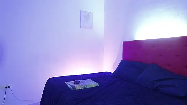 issa kitty online show from 12-17-24, 09:05