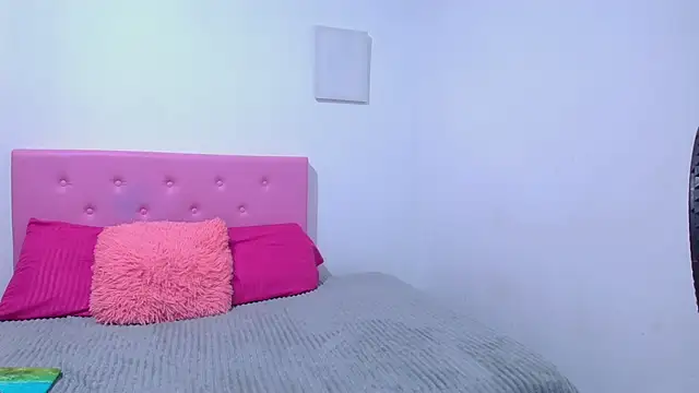 issa kitty online show from 01-30-25, 06:46