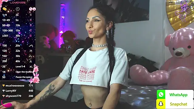 Snapshot of EvelynAisha chatting on 02-01-25, 07:13 EvelynAisha online show from 02-01-25, 07:13