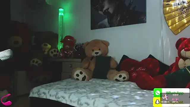 Snapshot of EvelynAisha chatting on 03-05-25, 07:27 EvelynAisha online show from 03-05-25, 07:27