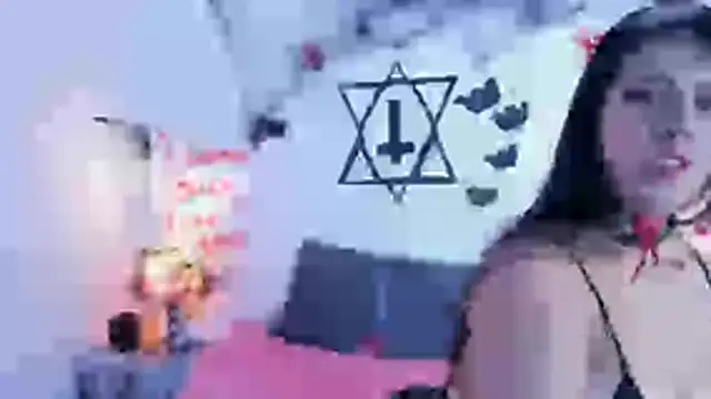 Snapshot of LunaSmitt chatting on 10-29-25, 04:53 LunaSmitt online show from 10-29-25, 04:53