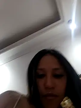 Snapshot of devi_black13_ chatting on 02-04-25, 02:39 devi black13 online show from 02-04-25, 02:39