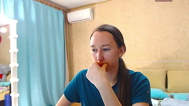 --Model--2 online show from 03-18-25, 10:04