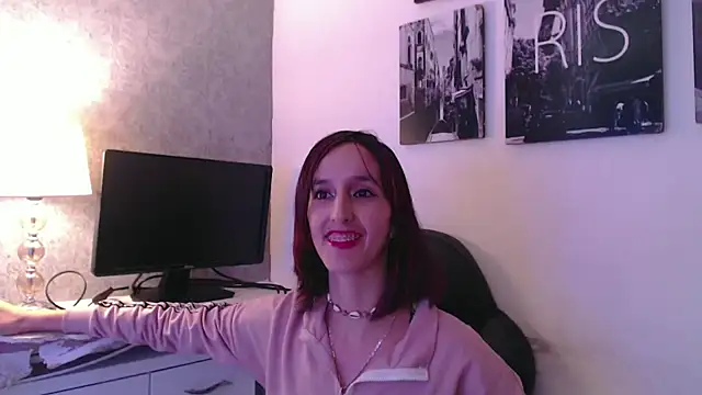 Snapshot of Ambar_Roux_ chatting on 01-12-25, 01:58 Ambar Roux  online show from 01-12-25, 01:58