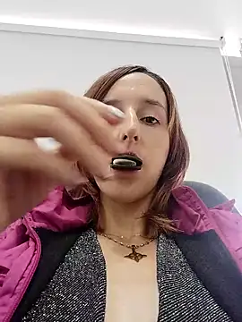 Snapshot of Ambar_Roux_ chatting on 11-04-25, 08:08 Ambar Roux online show from 11-04-25, 08:08