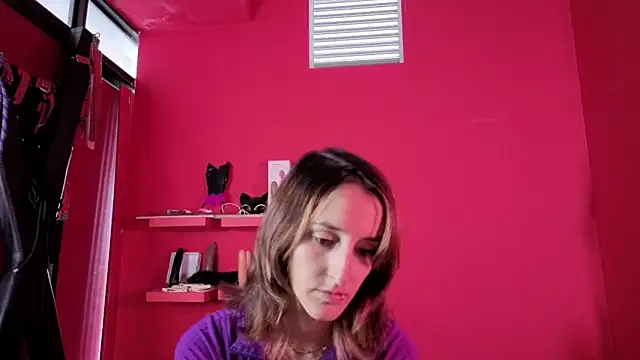 Snapshot of Ambar_Roux_ chatting on 12-15-25, 01:48 Ambar Roux online show from 12-15-25, 01:48