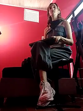 Snapshot of Ambar_Roux_ chatting on 12-16-25, 04:01 Ambar Roux online show from 12-16-25, 04:01