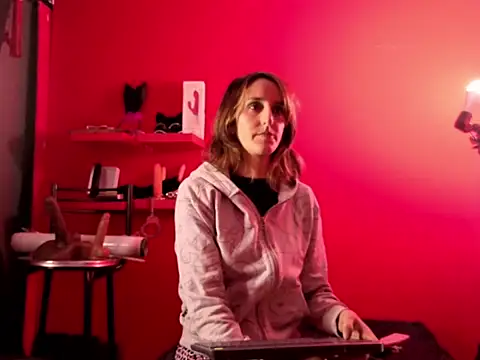 Ambar Roux  online show from 12-18-25, 07:36