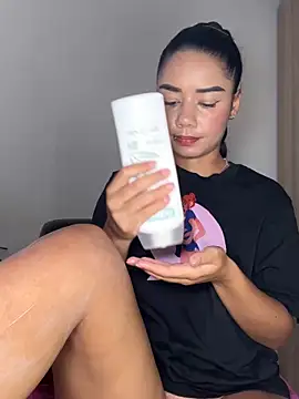 Snapshot of _Luana chatting on 09-09-25, 08:36  Luana online show from 09-09-25, 08:36