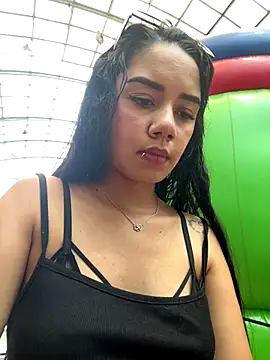 Snapshot of _Luana chatting on 11-04-25, 07:02 Luana online show from 11-04-25, 07:02