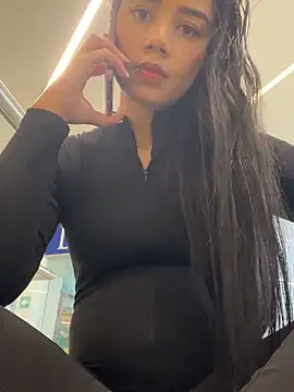 Snapshot of _Luana chatting on 11-11-25, 05:35 Luana online show from 11-11-25, 05:35