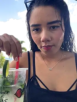 Snapshot of _Luana chatting on 11-18-25, 05:39 Luana online show from 11-18-25, 05:39