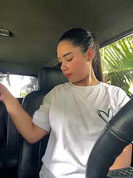 Snapshot of _Luana chatting on 12-03-25, 05:33 Luana online show from 12-03-25, 05:33