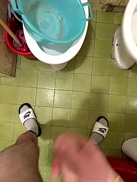 Snapshot of Miky_21 chatting on 09-26-25, 12:58 Miky 21 online show from 09-26-25, 12:58