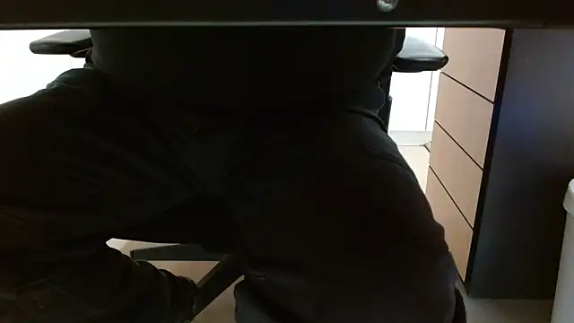 Snapshot of lovewalknaked chatting on 11-06-25, 03:24 lovewalknaked online show from 11-06-25, 03:24