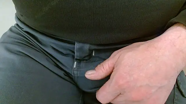 Snapshot of lovewalknaked chatting on 11-22-25, 02:38 lovewalknaked online show from 11-22-25, 02:38