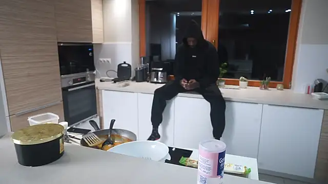 MacTroy online show from 10-09-25, 06:17