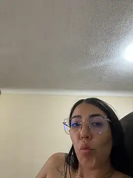 StaceyJones1 online show from 11-05-25, 02:11