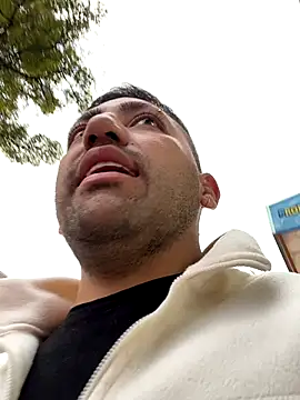 Snapshot of JuanZapata33 chatting on 11-05-25, 10:21 JuanZapata33 online show from 11-05-25, 10:21