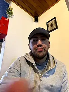 Snapshot of JuanZapata33 chatting on 11-12-25, 09:36 JuanZapata33 online show from 11-12-25, 09:36