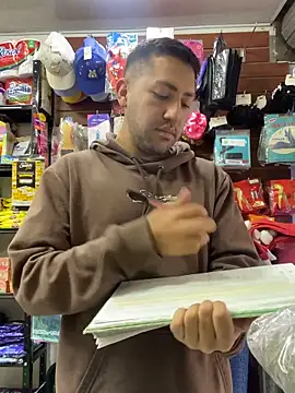 Snapshot of JuanZapata33 chatting on 11-18-25, 09:08 JuanZapata33 online show from 11-18-25, 09:08