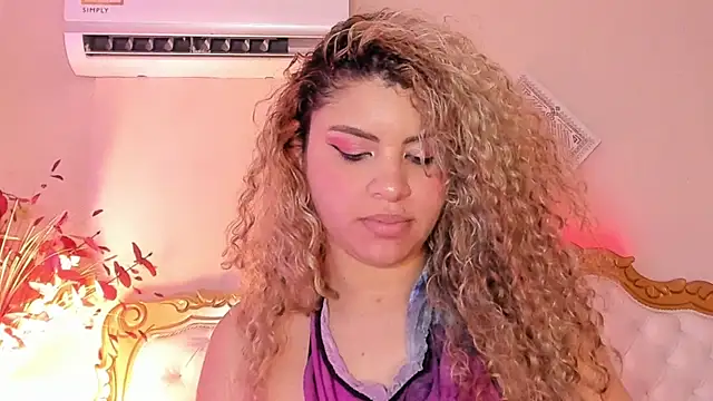 Snapshot of ScarlettDuran chatting on 02-14-25, 02:07 ScarlettDuran online show from 02-14-25, 02:07