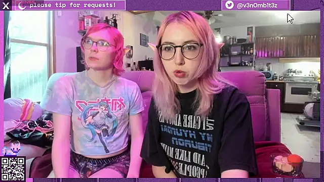 Snapshot of v3n0mb1t3z chatting on 10-14-25, 09:04 v3n0mb1t3z online show from 10-14-25, 09:04