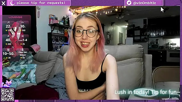 Snapshot of v3n0mb1t3z chatting on 11-30-25, 01:31 v3n0mb1t3z online show from 11-30-25, 01:31