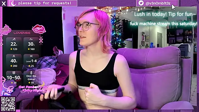 Snapshot of v3n0mb1t3z chatting on 12-13-25, 09:09 v3n0mb1t3z online show from 12-13-25, 09:09