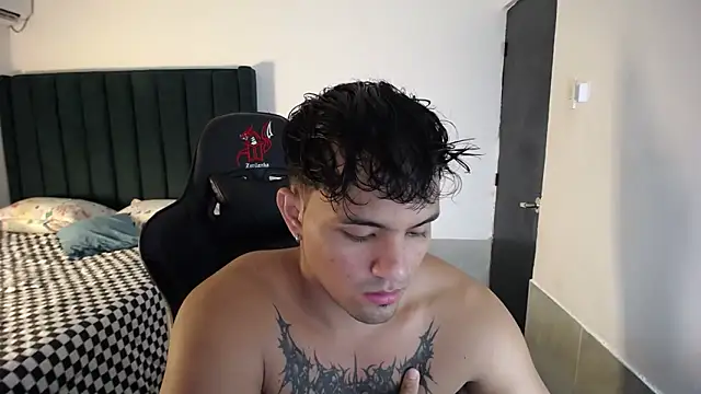 Snapshot of man_dur07 chatting on 10-16-25, 10:11 man dur07 online show from 10-16-25, 10:11