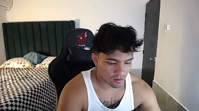 Snapshot of man_dur07 chatting on 10-19-25, 08:20 man dur07 online show from 10-19-25, 08:20