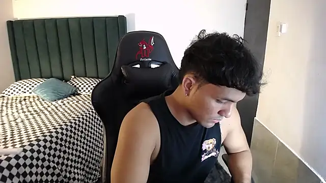 Snapshot of man_dur07 chatting on 10-23-25, 11:14 man dur07 online show from 10-23-25, 11:14