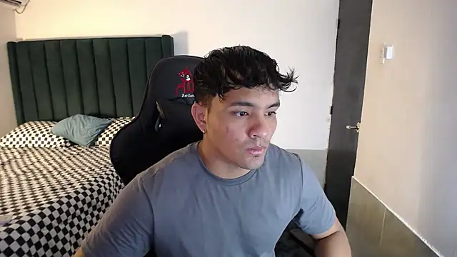 Snapshot of man_dur07 chatting on 10-27-25, 06:45 man dur07 online show from 10-27-25, 06:45