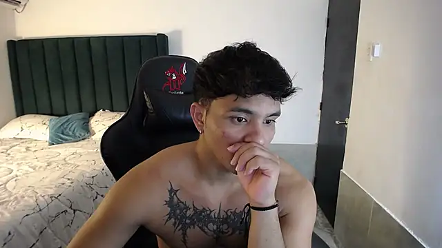 Snapshot of man_dur07 chatting on 10-28-25, 07:49 man dur07 online show from 10-28-25, 07:49