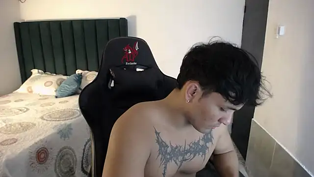 Snapshot of man_dur07 chatting on 11-20-25, 10:09 man dur07 online show from 11-20-25, 10:09