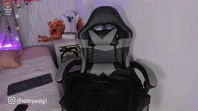 Valery wang online show from 10-13-25, 11:54