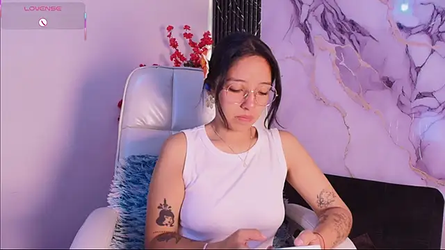 Snapshot of Valery_wang chatting on 04-09-26, 11:59 Valery wang online show from 04-09-26, 11:59