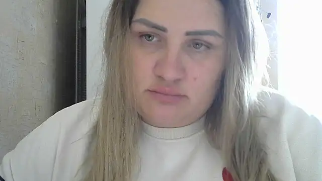 Snapshot of Honeydew-Waves chatting on 10-16-25, 07:31 Honeydew-Waves online show from 10-16-25, 07:31