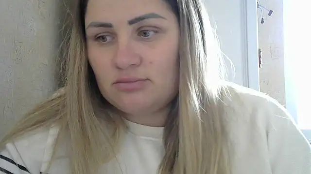 Snapshot of Honeydew-Waves chatting on 10-17-25, 08:06 Honeydew-Waves online show from 10-17-25, 08:06