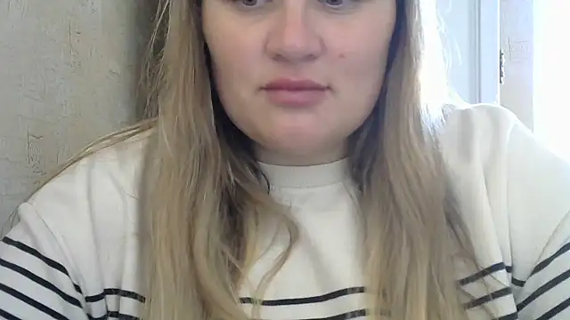 Snapshot of Honeydew-Waves chatting on 11-03-25, 06:47 Honeydew-Waves online show from 11-03-25, 06:47