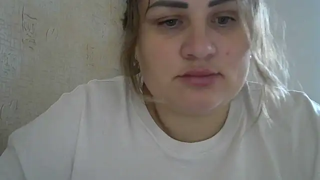 Snapshot of Honeydew-Waves chatting on 11-26-25, 06:58 Honeydew-Waves online show from 11-26-25, 06:58